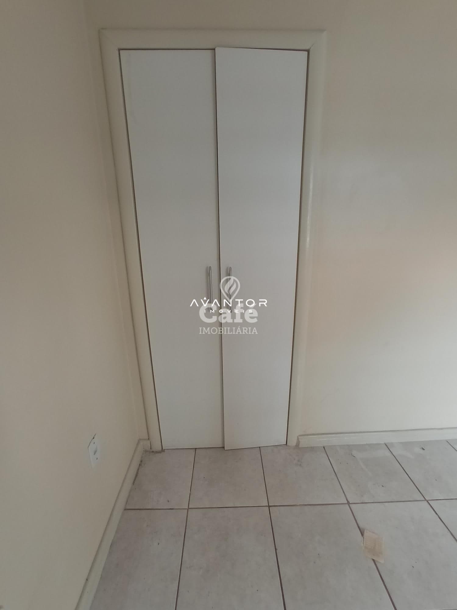 Conjunto de Salas Comerciais são 4 Salas, 2 Banheiros, Banheira de Hidromassagem e Sacada — Sala Comercial com 4 salas à venda em Centro, Santa Maria/RS