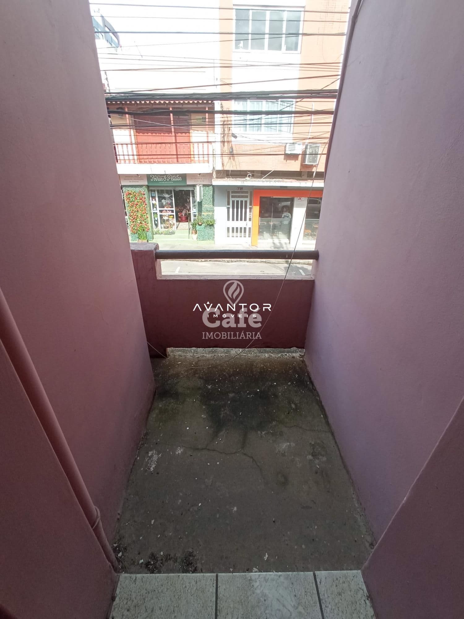 Conjunto de Salas Comerciais são 4 Salas, 2 Banheiros, Banheira de Hidromassagem e Sacada — Sala Comercial com 4 salas à venda em Centro, Santa Maria/RS
