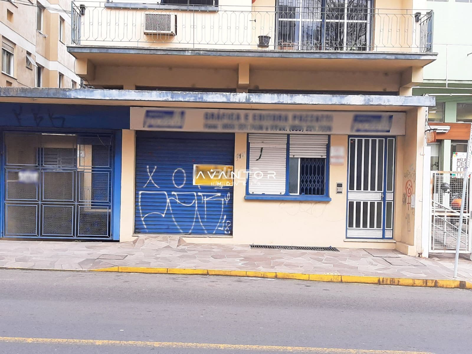 Sala térrea muito bem localizada para locação — Sala Comercial com 3 salas para alugar em Nossa Senhora de Fátima, Santa Maria/RS