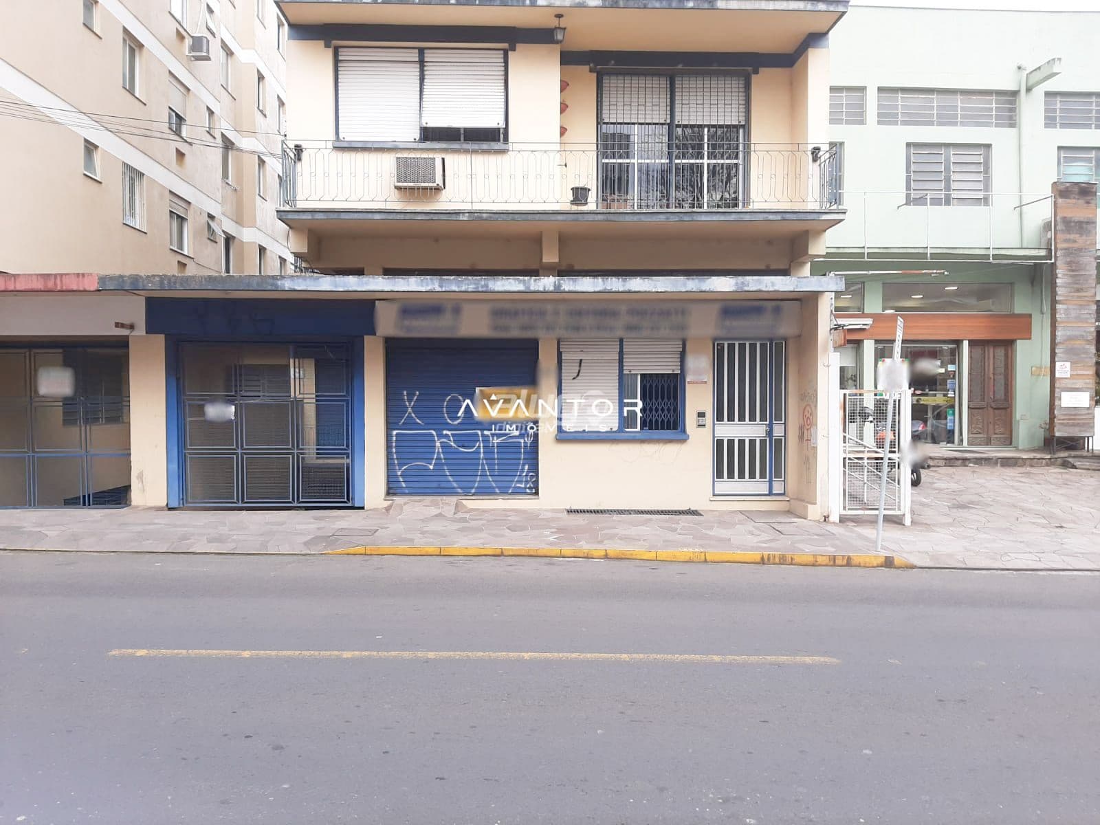 Sala térrea muito bem localizada para locação — Sala Comercial com 3 salas para alugar em Nossa Senhora de Fátima, Santa Maria/RS