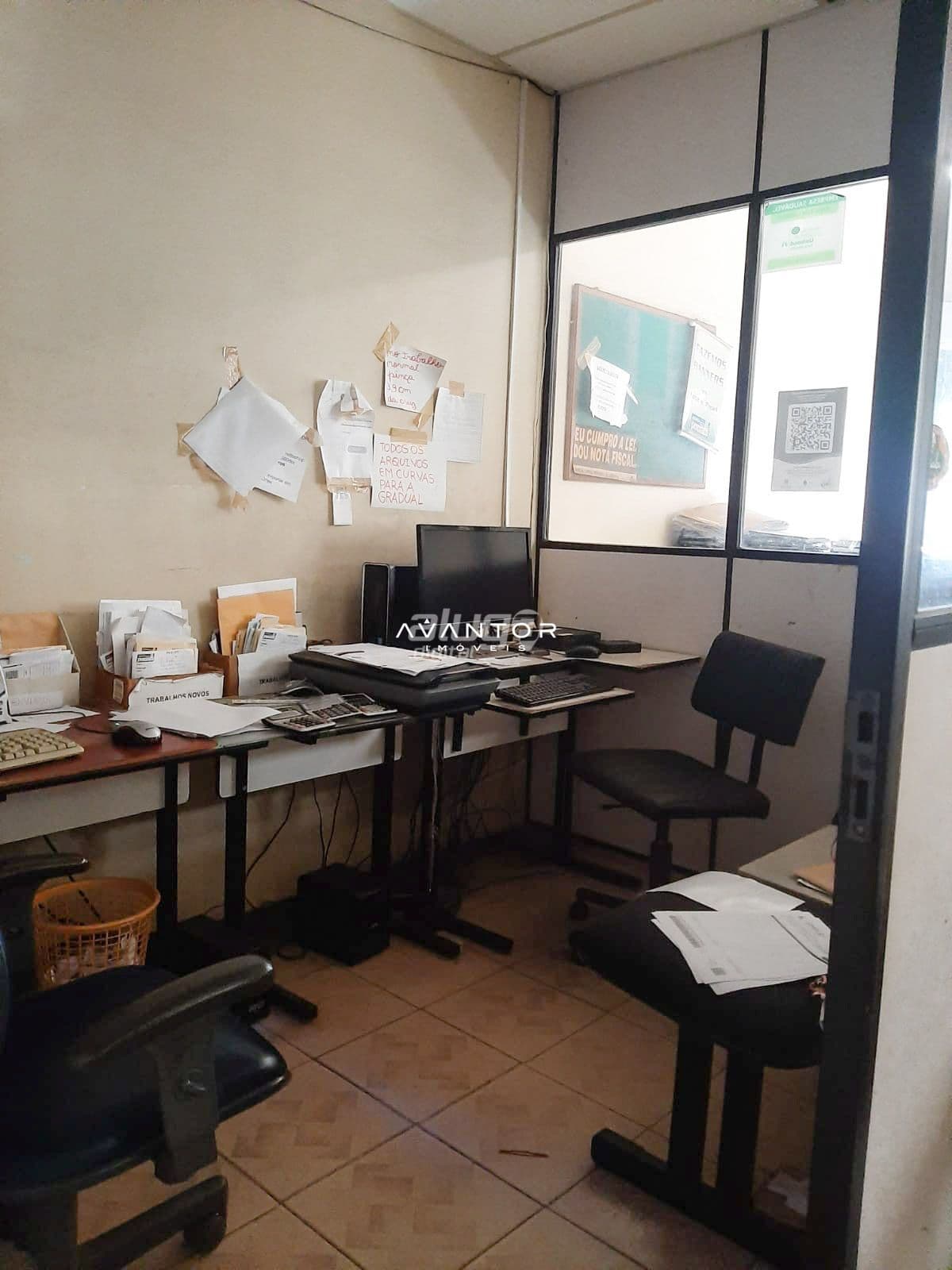 Sala térrea muito bem localizada para locação — Sala Comercial com 3 salas para alugar em Nossa Senhora de Fátima, Santa Maria/RS