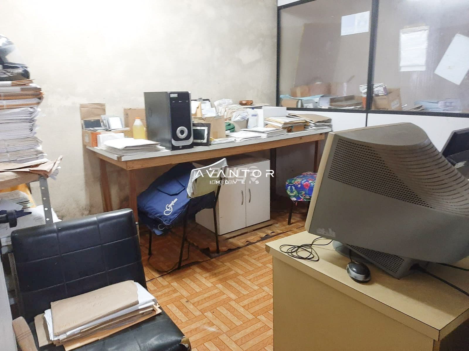 Sala térrea muito bem localizada para locação — Sala Comercial com 3 salas para alugar em Nossa Senhora de Fátima, Santa Maria/RS
