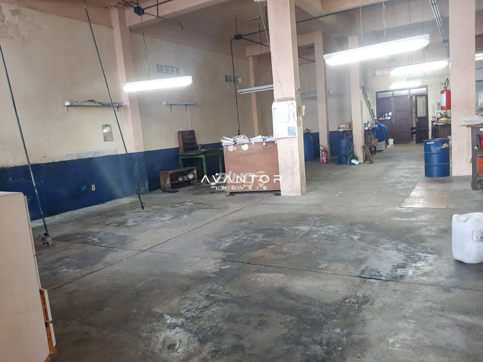 Sala térrea muito bem localizada para locação — Sala Comercial com 3 salas para alugar em Nossa Senhora de Fátima, Santa Maria/RS