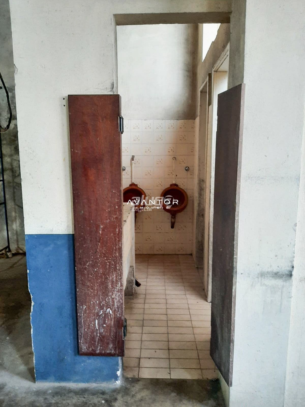 Sala térrea muito bem localizada para locação — Sala Comercial com 3 salas para alugar em Nossa Senhora de Fátima, Santa Maria/RS