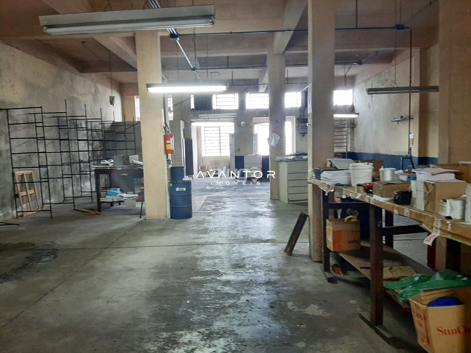 Sala térrea muito bem localizada para locação — Sala Comercial com 3 salas para alugar em Nossa Senhora de Fátima, Santa Maria/RS