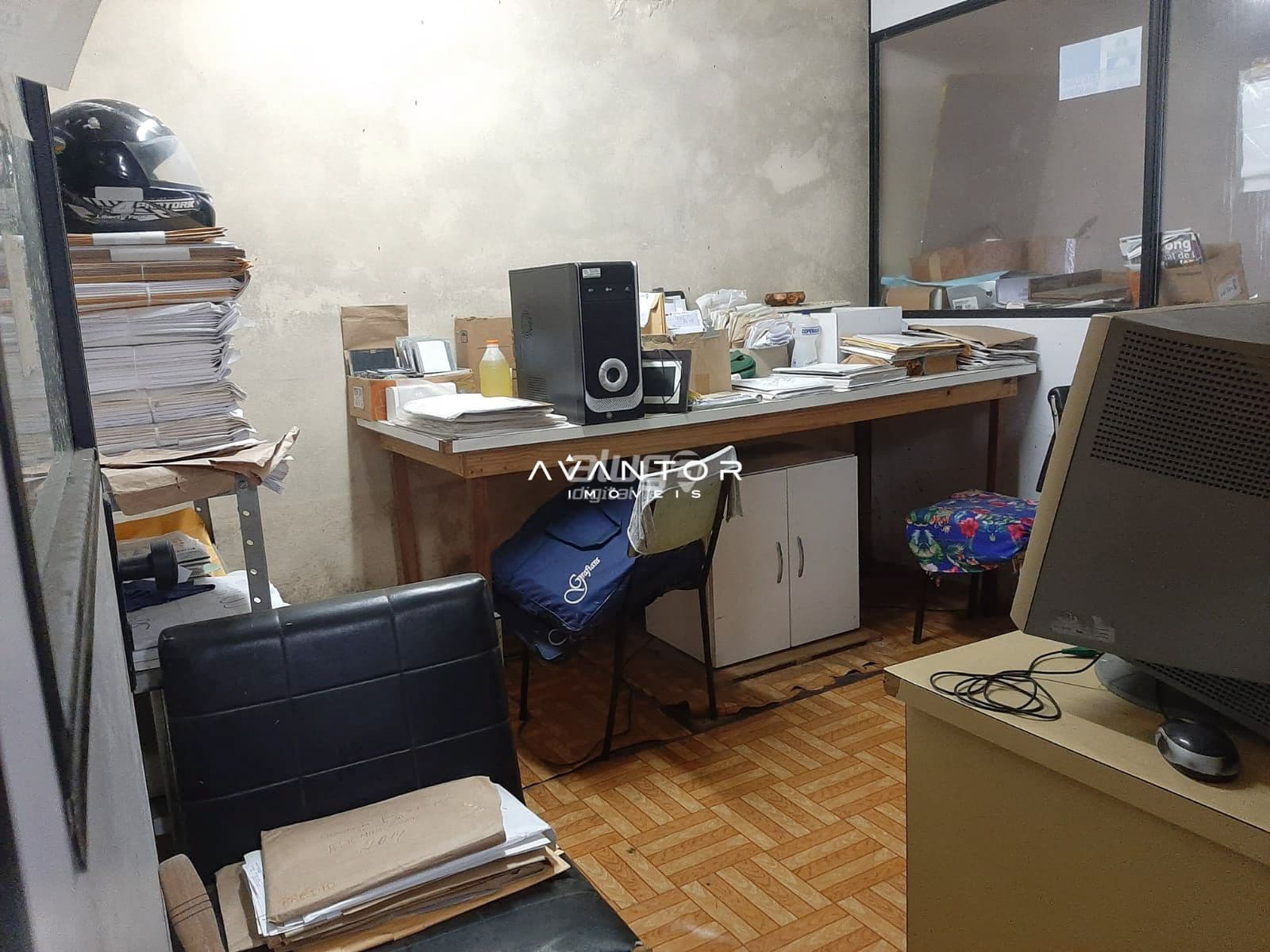 Sala térrea muito bem localizada para locação — Sala Comercial com 3 salas para alugar em Nossa Senhora de Fátima, Santa Maria/RS