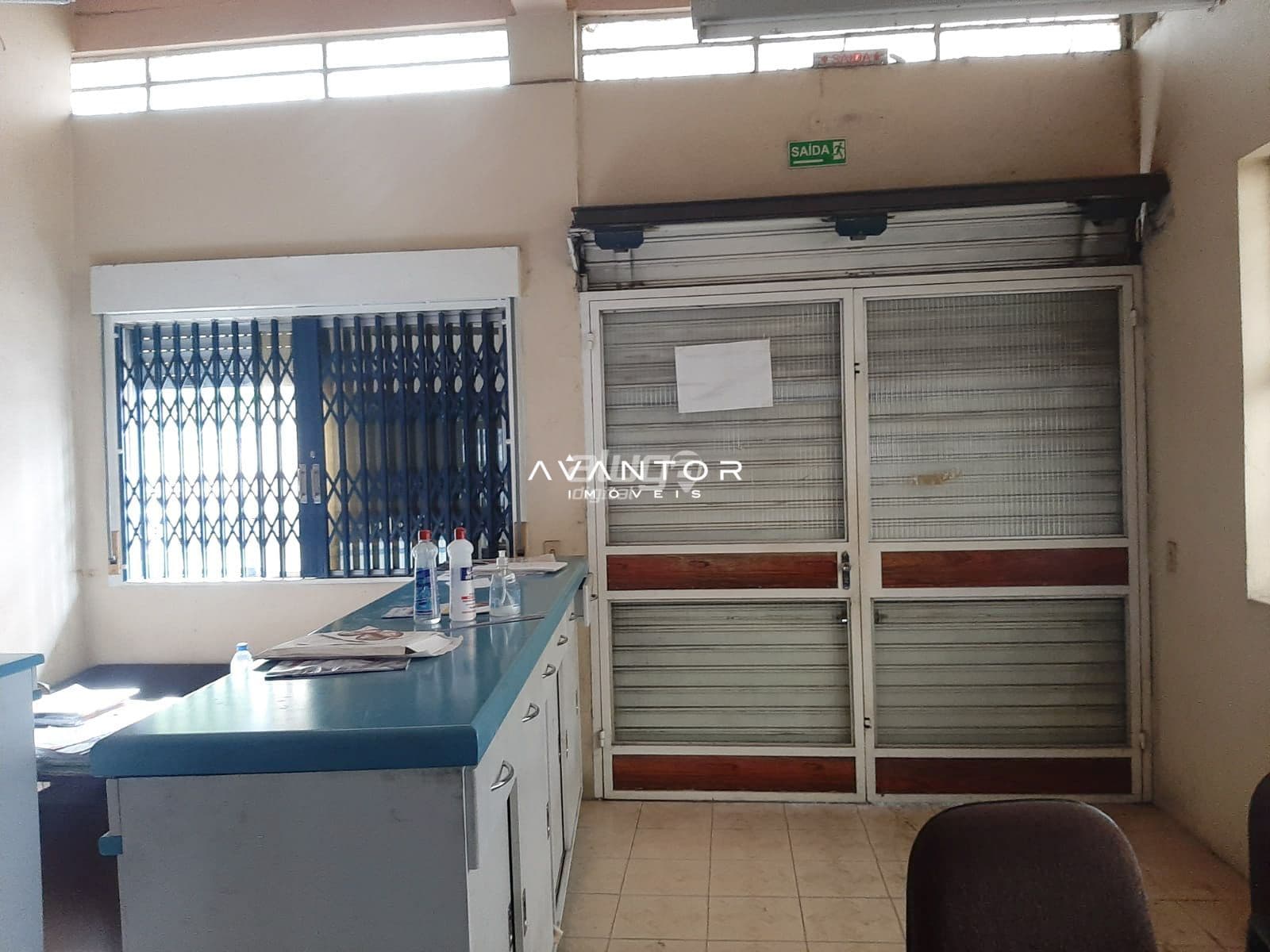 Sala térrea muito bem localizada para locação — Sala Comercial com 3 salas para alugar em Nossa Senhora de Fátima, Santa Maria/RS