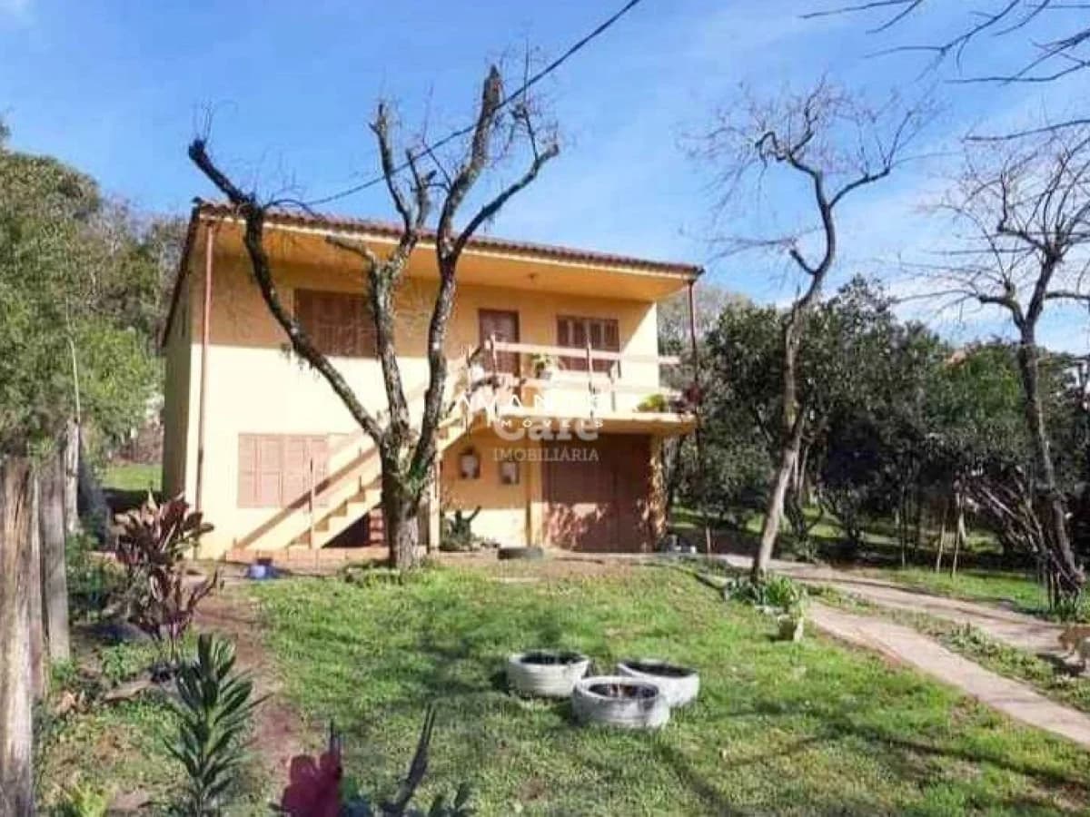 Fachada da casa com pátio e árvores — Casa com 3 quartos à venda em Novo Pinhal, Itaara/RS