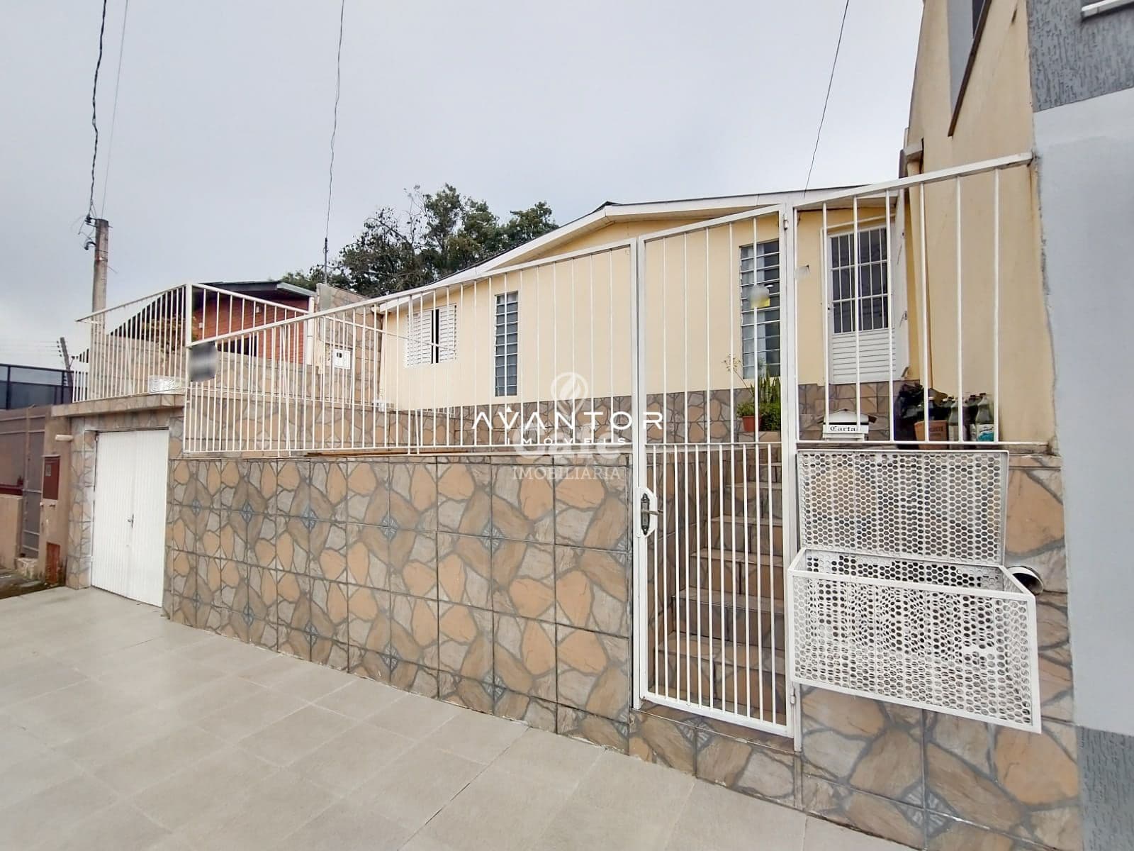 Linda casa na principal rua do bairro Trancredo Neves — Casa com 4 quartos à venda em Tancredo Neves, Santa Maria/RS