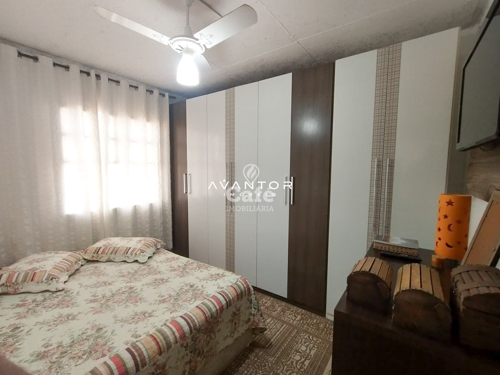 Linda casa na principal rua do bairro Trancredo Neves — Casa com 4 quartos à venda em Tancredo Neves, Santa Maria/RS