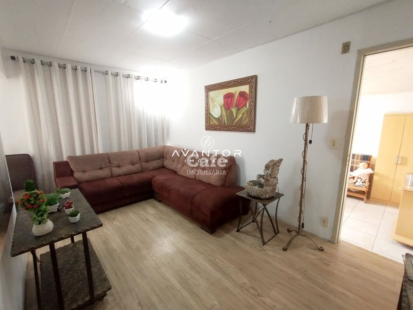 Linda casa na principal rua do bairro Trancredo Neves — Casa com 4 quartos à venda em Tancredo Neves, Santa Maria/RS