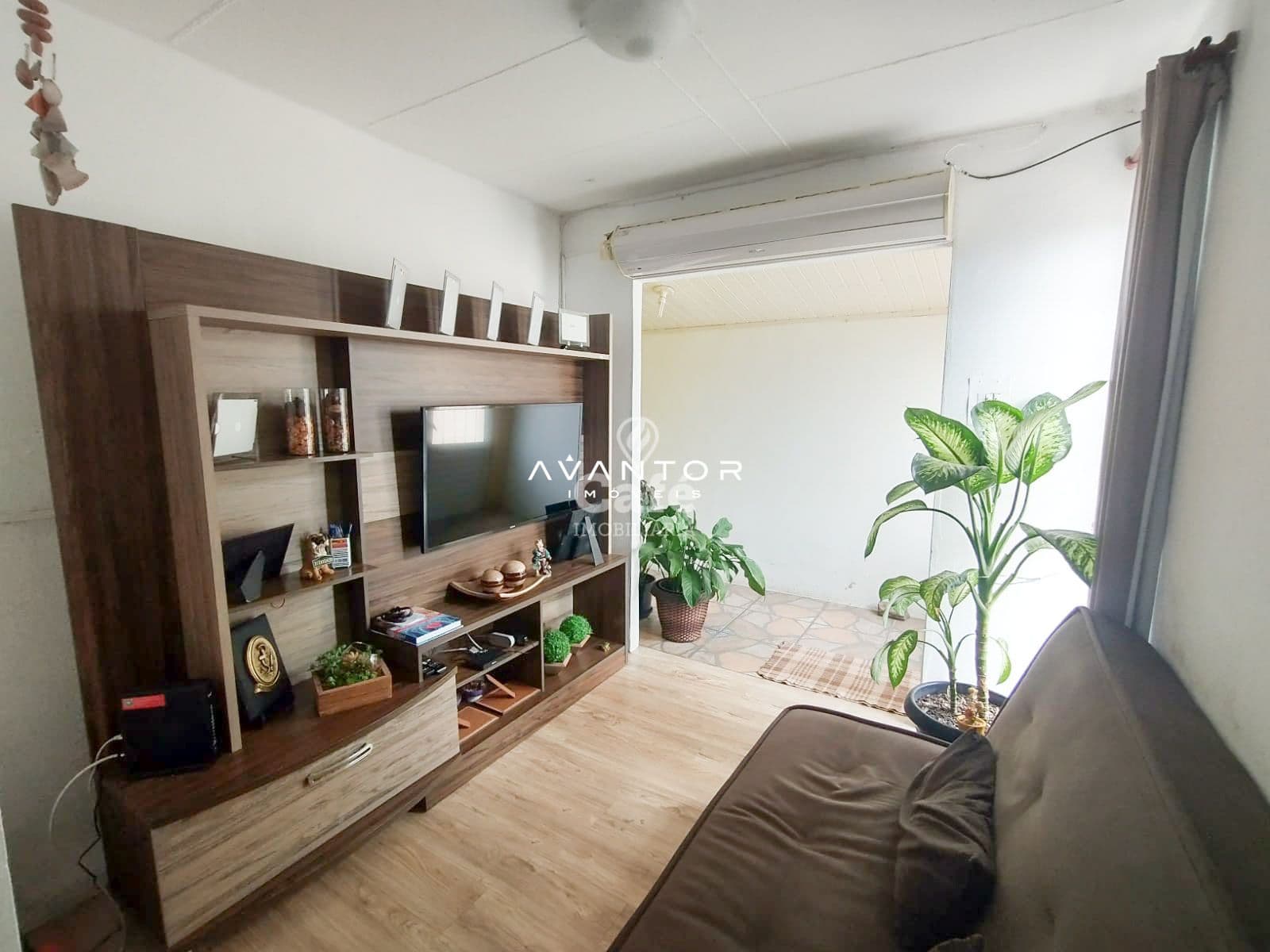 Linda casa na principal rua do bairro Trancredo Neves — Casa com 4 quartos à venda em Tancredo Neves, Santa Maria/RS