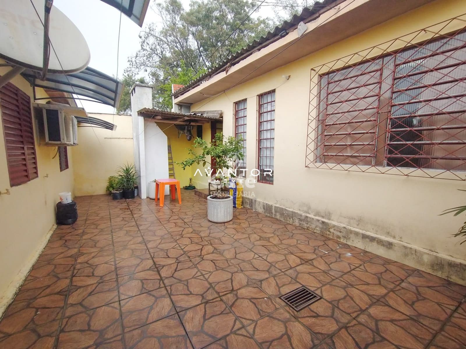 Linda casa na principal rua do bairro Trancredo Neves — Casa com 4 quartos à venda em Tancredo Neves, Santa Maria/RS