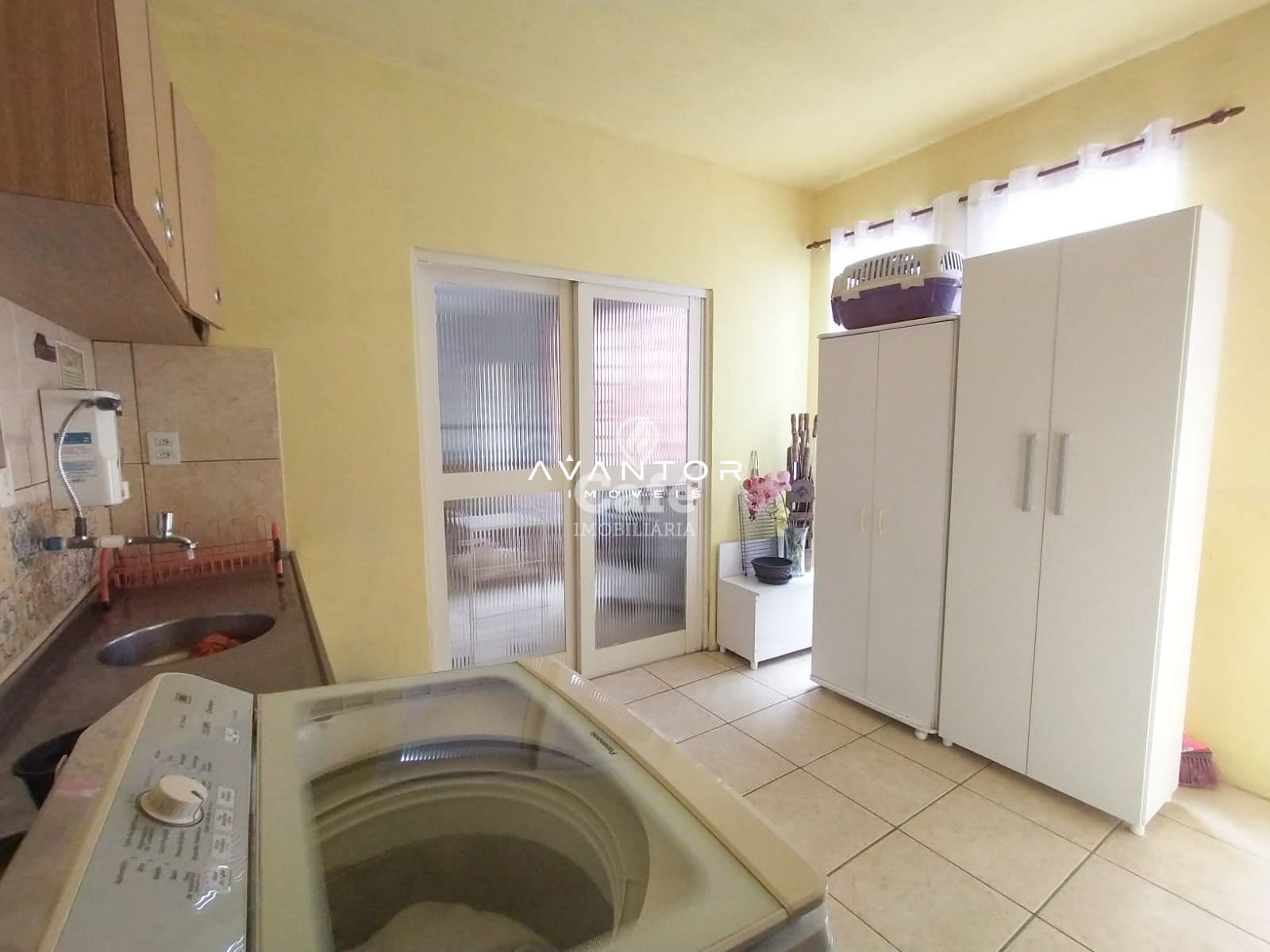 Linda casa na principal rua do bairro Trancredo Neves — Casa com 4 quartos à venda em Tancredo Neves, Santa Maria/RS