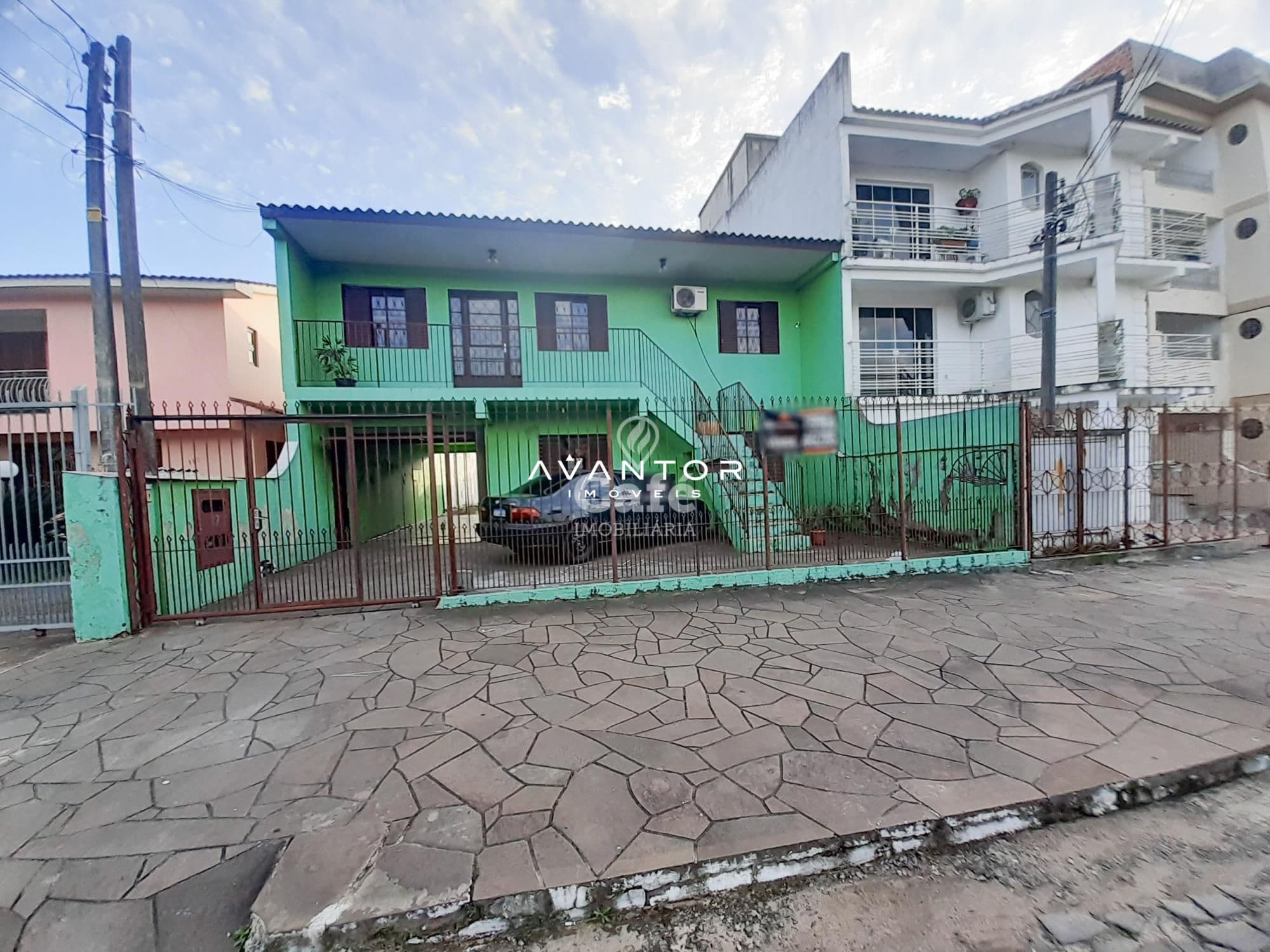 Fachada da casa com entrada — Casa com 6 quartos à venda em Passo D'Areia, Santa Maria/RS