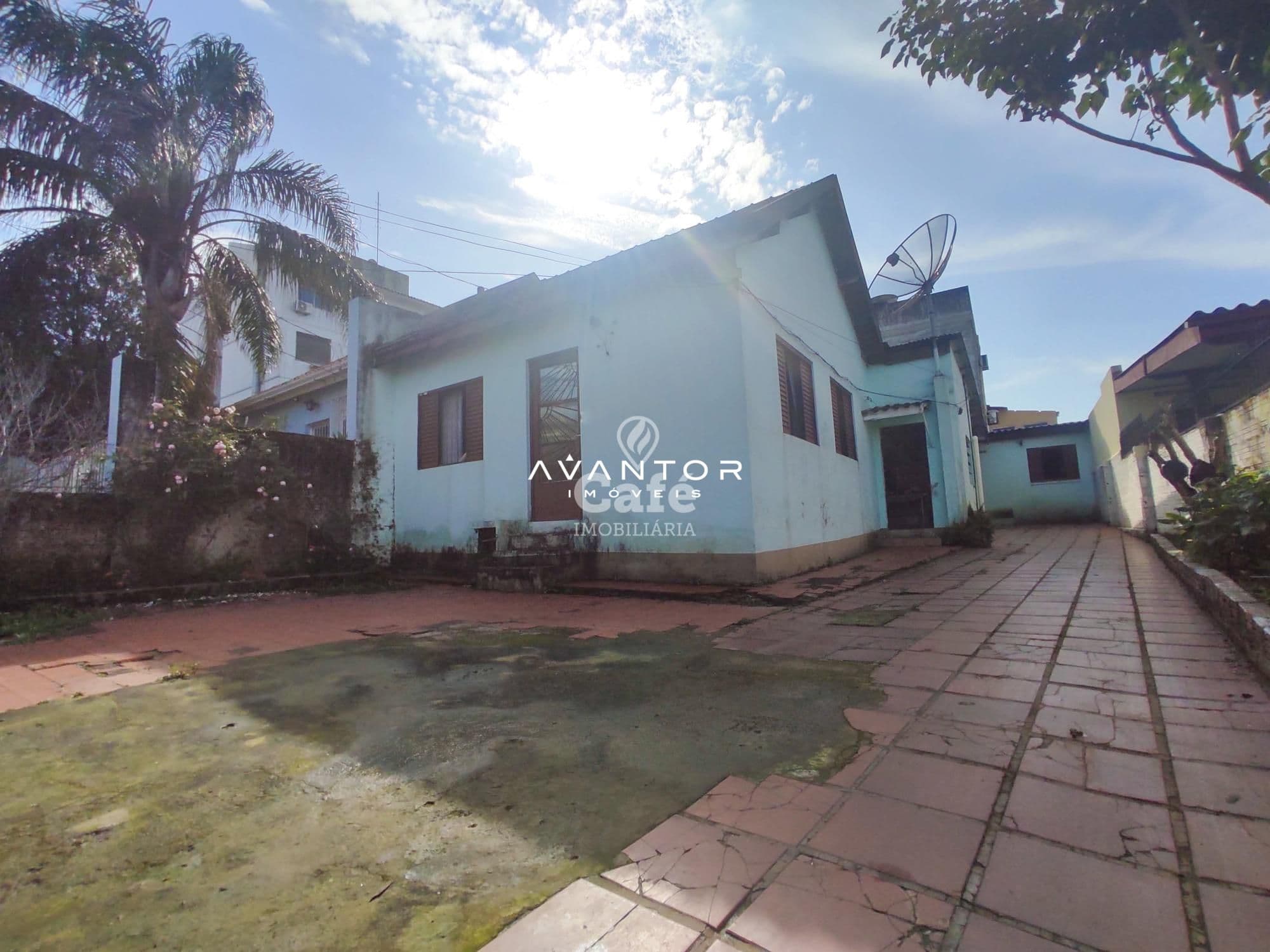 Casa situada em localização privilegiada próxima de tudo — Casa com 4 quartos à venda em Nossa Senhora Medianeira, Santa Maria/RS