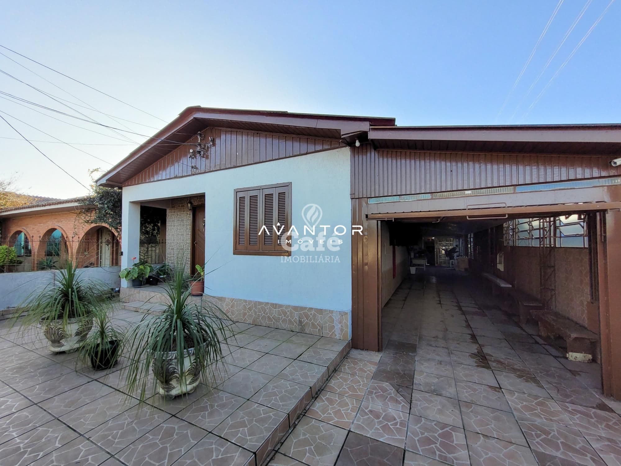 Casa, Quatro dormitórios, Suíte, Churrasqueira, Duas vagas de Garagem, Bairro Juscelino Ku — Casa com 4 quartos à venda em Juscelino Kubitschek, Santa Maria/RS
