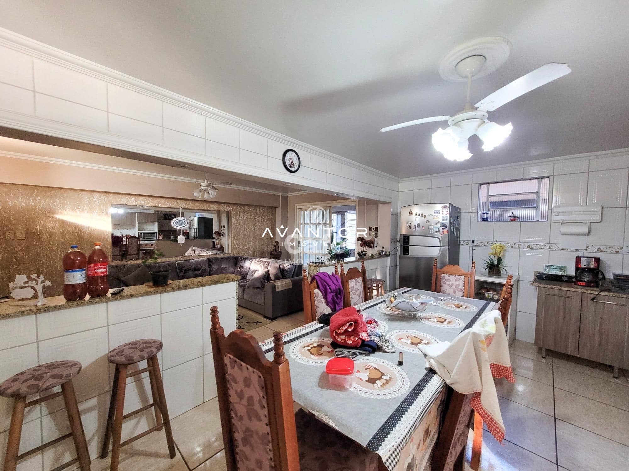 Casa, Quatro dormitórios, Suíte, Churrasqueira, Duas vagas de Garagem, Bairro Juscelino Ku — Casa com 4 quartos à venda em Juscelino Kubitschek, Santa Maria/RS