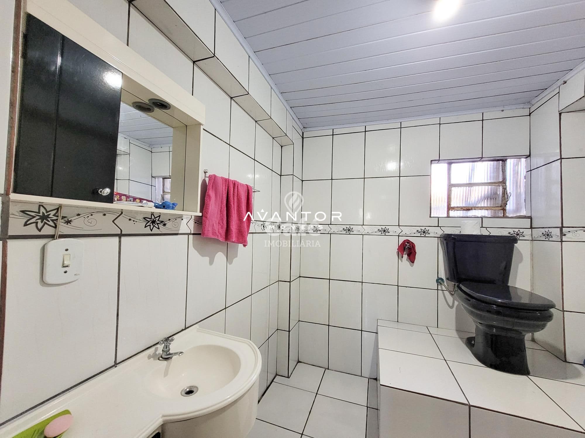 Casa, Quatro dormitórios, Suíte, Churrasqueira, Duas vagas de Garagem, Bairro Juscelino Ku — Casa com 4 quartos à venda em Juscelino Kubitschek, Santa Maria/RS
