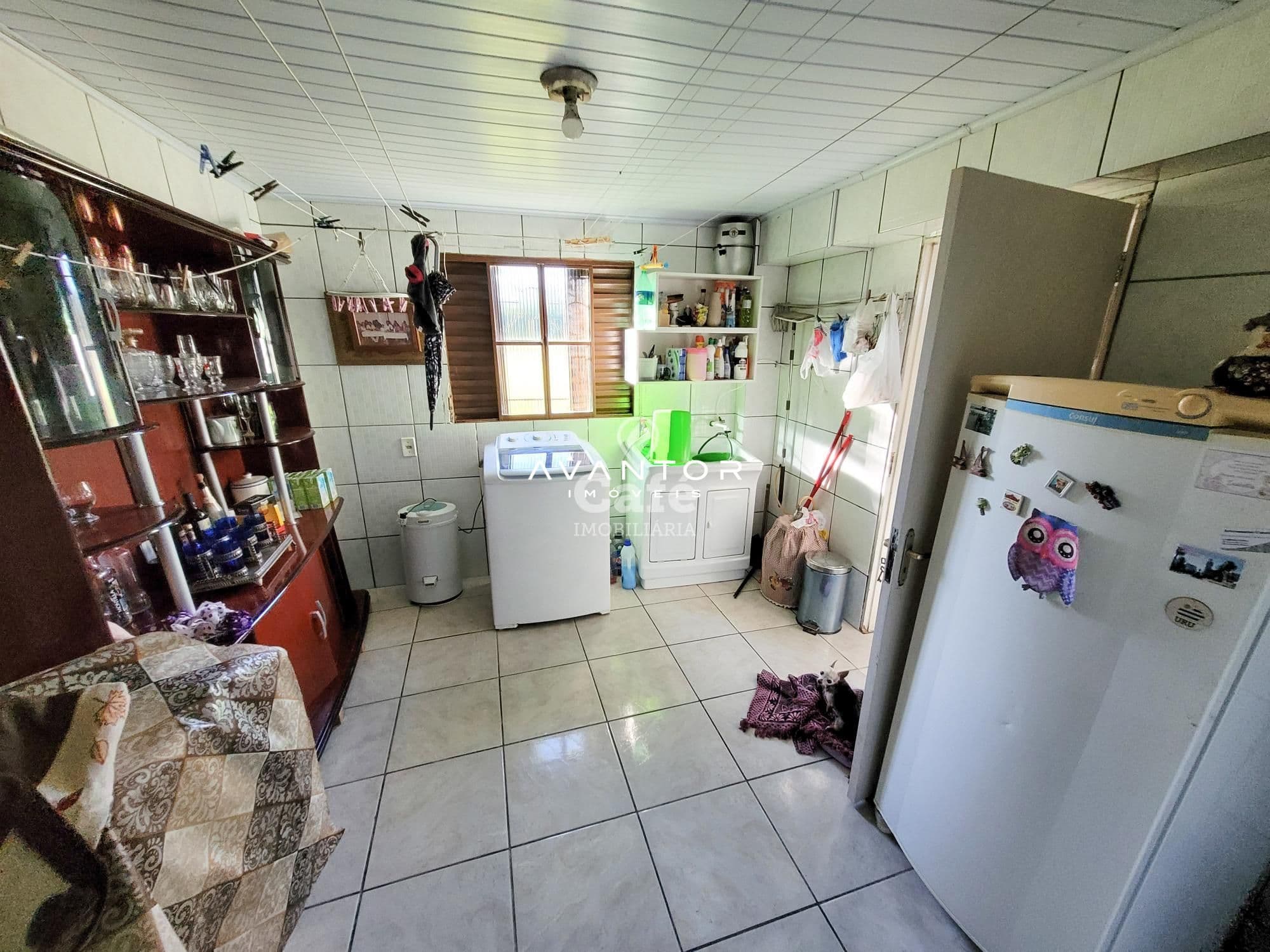 Casa, Quatro dormitórios, Suíte, Churrasqueira, Duas vagas de Garagem, Bairro Juscelino Ku — Casa com 4 quartos à venda em Juscelino Kubitschek, Santa Maria/RS