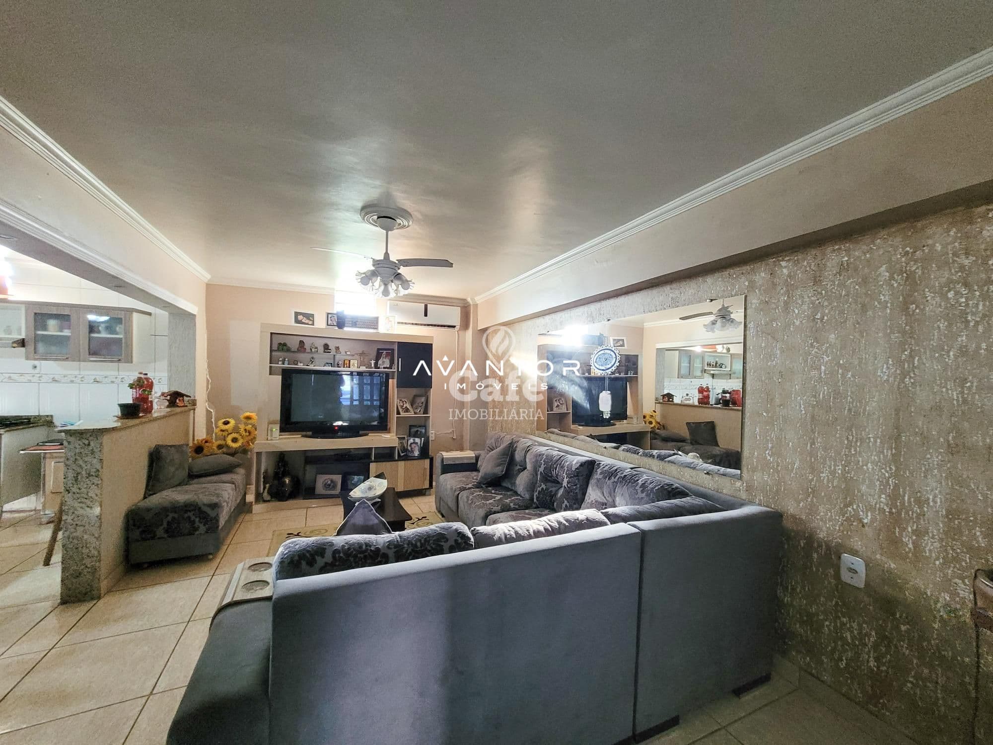 Casa, Quatro dormitórios, Suíte, Churrasqueira, Duas vagas de Garagem, Bairro Juscelino Ku — Casa com 4 quartos à venda em Juscelino Kubitschek, Santa Maria/RS