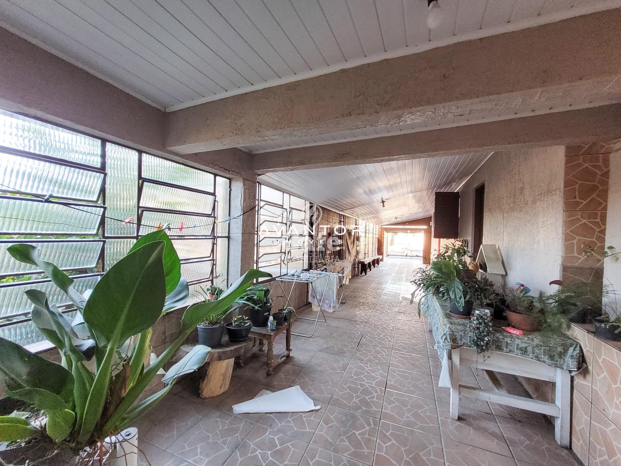Casa, Quatro dormitórios, Suíte, Churrasqueira, Duas vagas de Garagem, Bairro Juscelino Ku — Casa com 4 quartos à venda em Juscelino Kubitschek, Santa Maria/RS