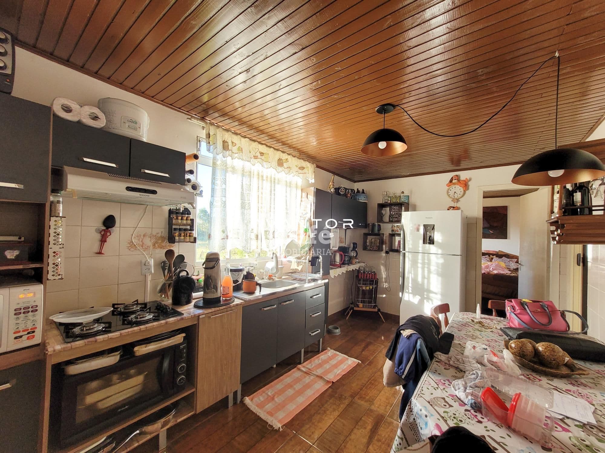 Casa, Quatro dormitórios, Suíte, Churrasqueira, Duas vagas de Garagem, Bairro Juscelino Ku — Casa com 4 quartos à venda em Juscelino Kubitschek, Santa Maria/RS