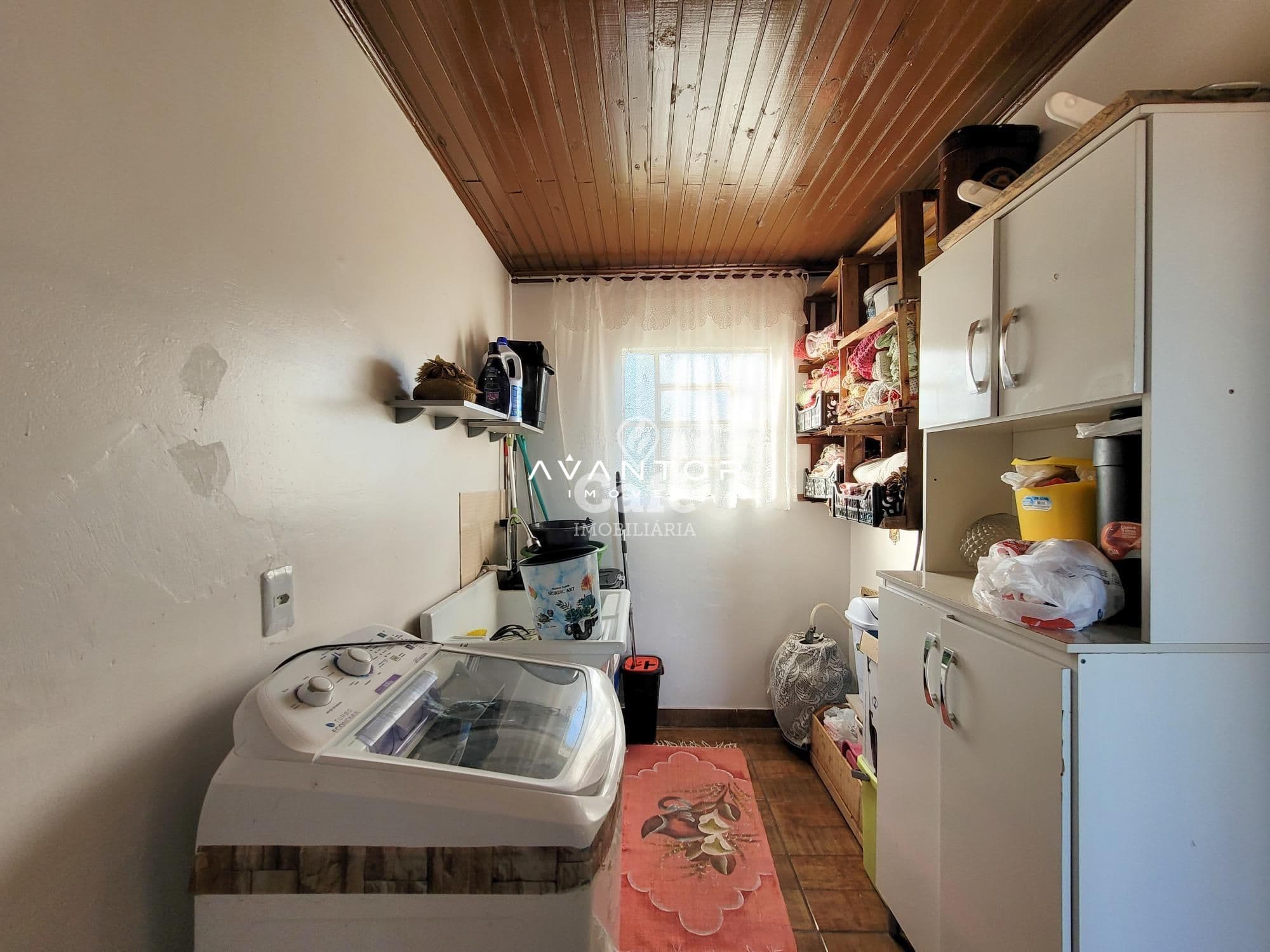 Casa, Quatro dormitórios, Suíte, Churrasqueira, Duas vagas de Garagem, Bairro Juscelino Ku — Casa com 4 quartos à venda em Juscelino Kubitschek, Santa Maria/RS