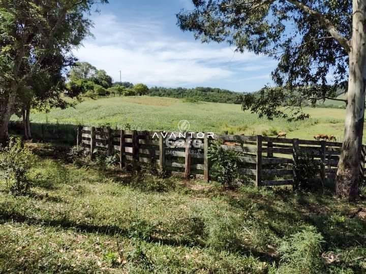 Terreno com porteira e pasto — Campo à venda em Centro, Quevedos/RS