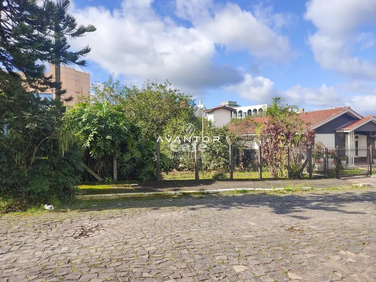 Terreno plano pronto para construir e tendo possibilidade de chegar a 24m de frente. Bairr — Terreno à venda em Nossa Senhora das Dores, Santa Maria/RS