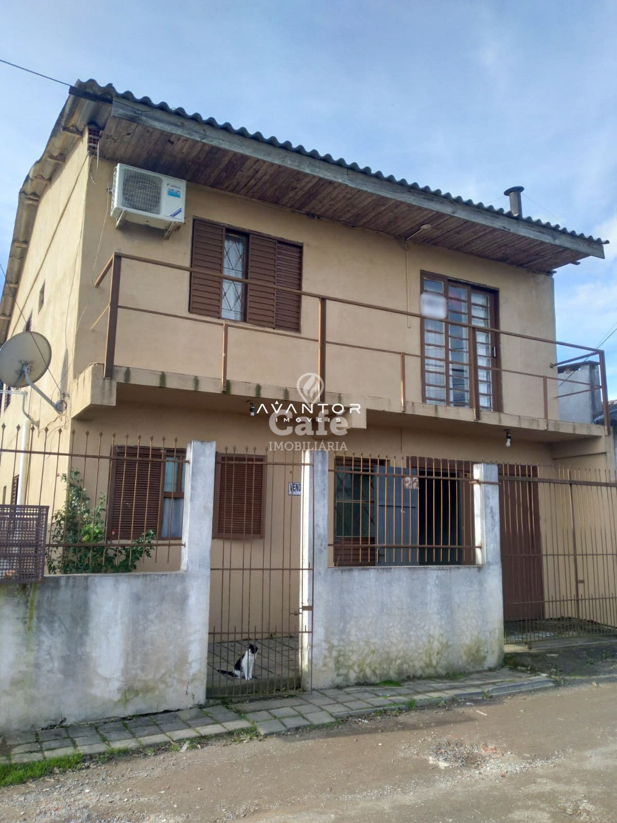 Sobrado De 5 Dormitórios, Suíte, Sala de Estar, 2 Banheiros, Cozinha, Área de Serviço, Var — Casa com 5 quartos à venda em Nossa Senhora Medianeira, Santa Maria/RS