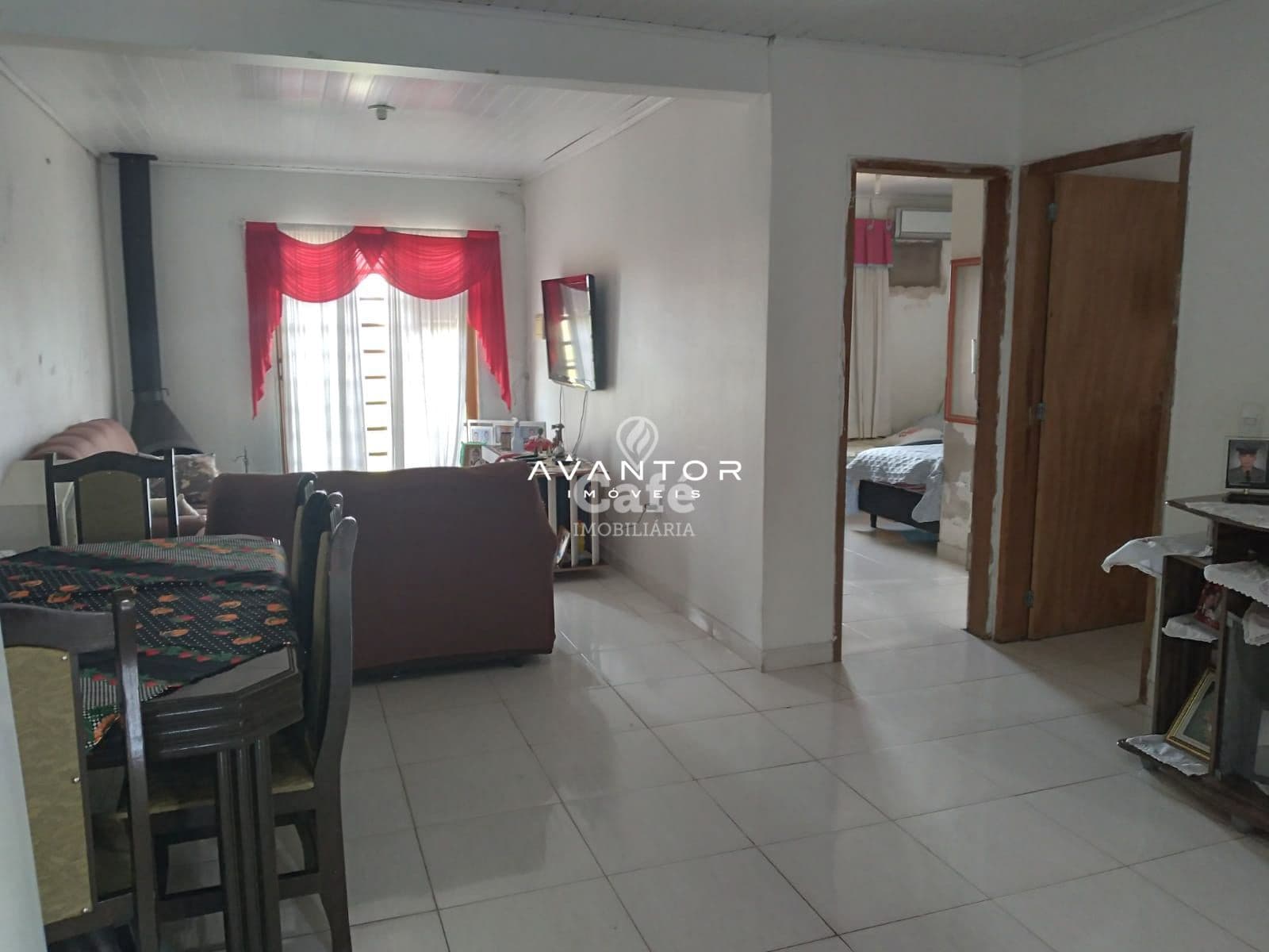 Sobrado De 5 Dormitórios, Suíte, Sala de Estar, 2 Banheiros, Cozinha, Área de Serviço, Var — Casa com 5 quartos à venda em Nossa Senhora Medianeira, Santa Maria/RS