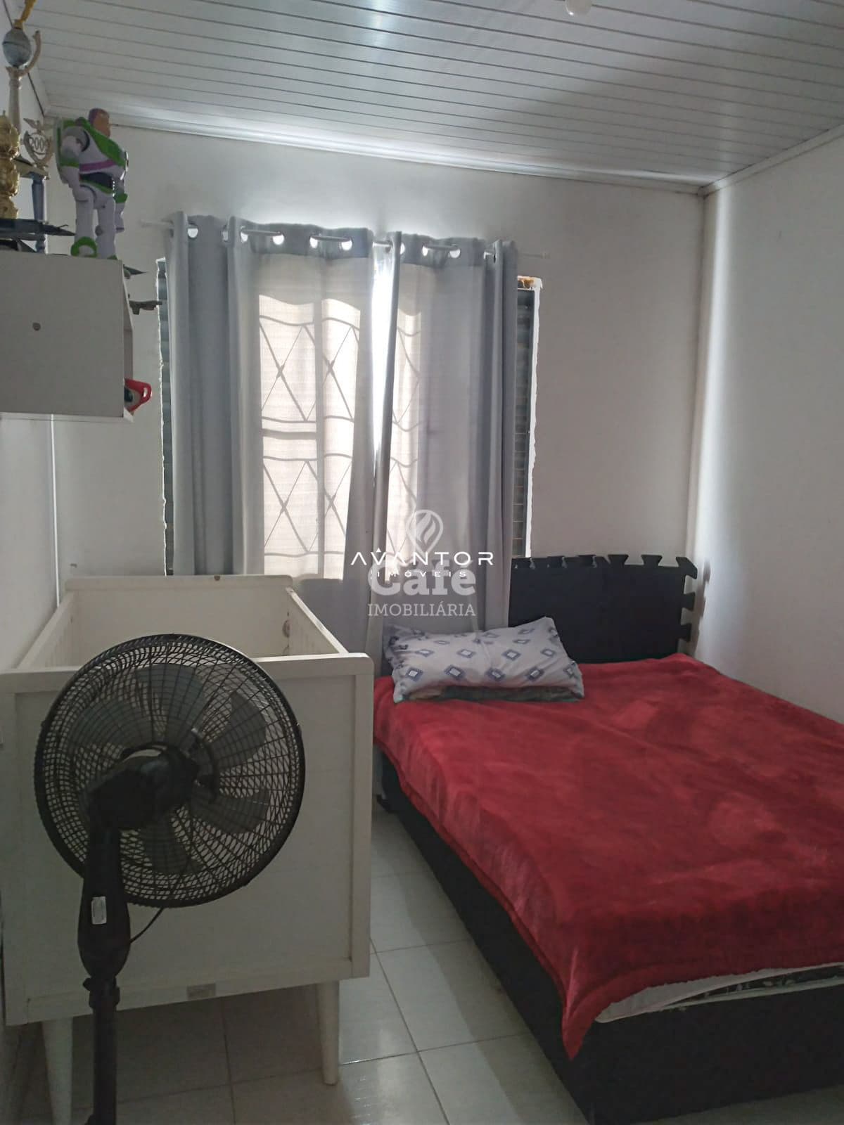 Sobrado De 5 Dormitórios, Suíte, Sala de Estar, 2 Banheiros, Cozinha, Área de Serviço, Var — Casa com 5 quartos à venda em Nossa Senhora Medianeira, Santa Maria/RS