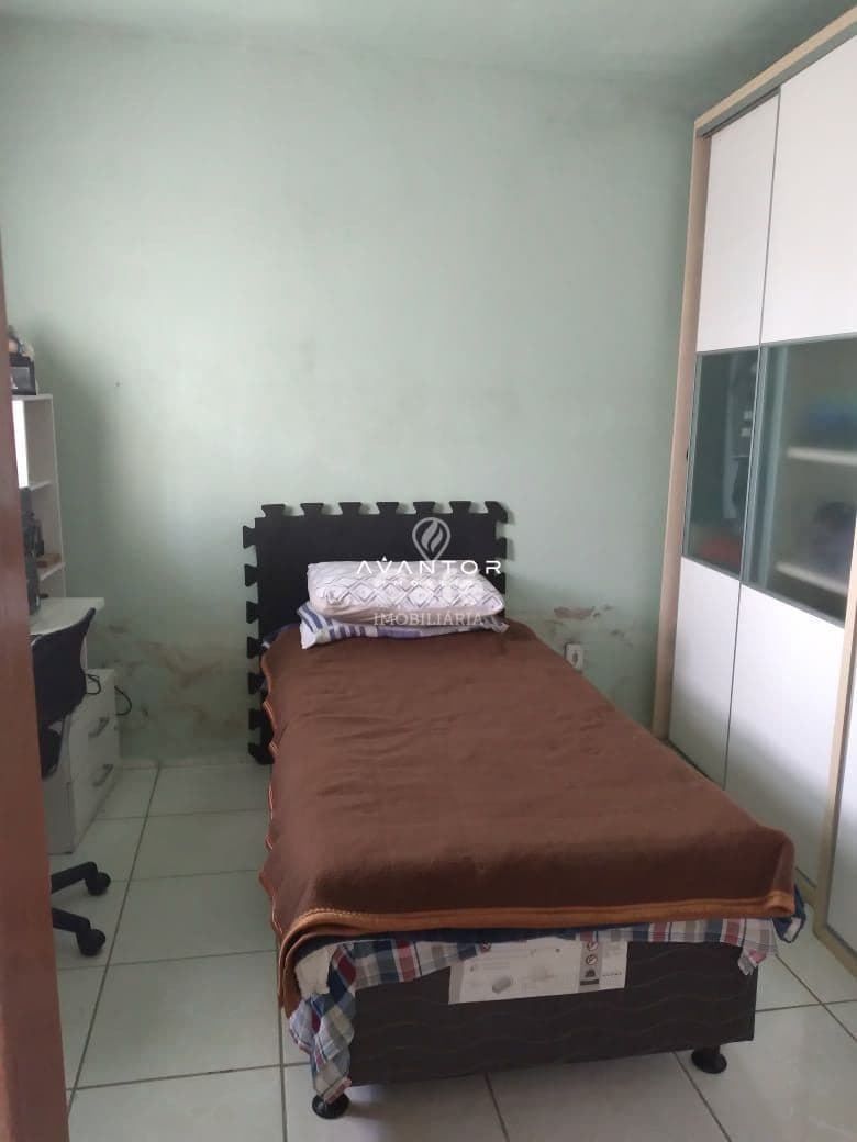 Sobrado De 5 Dormitórios, Suíte, Sala de Estar, 2 Banheiros, Cozinha, Área de Serviço, Var — Casa com 5 quartos à venda em Nossa Senhora Medianeira, Santa Maria/RS