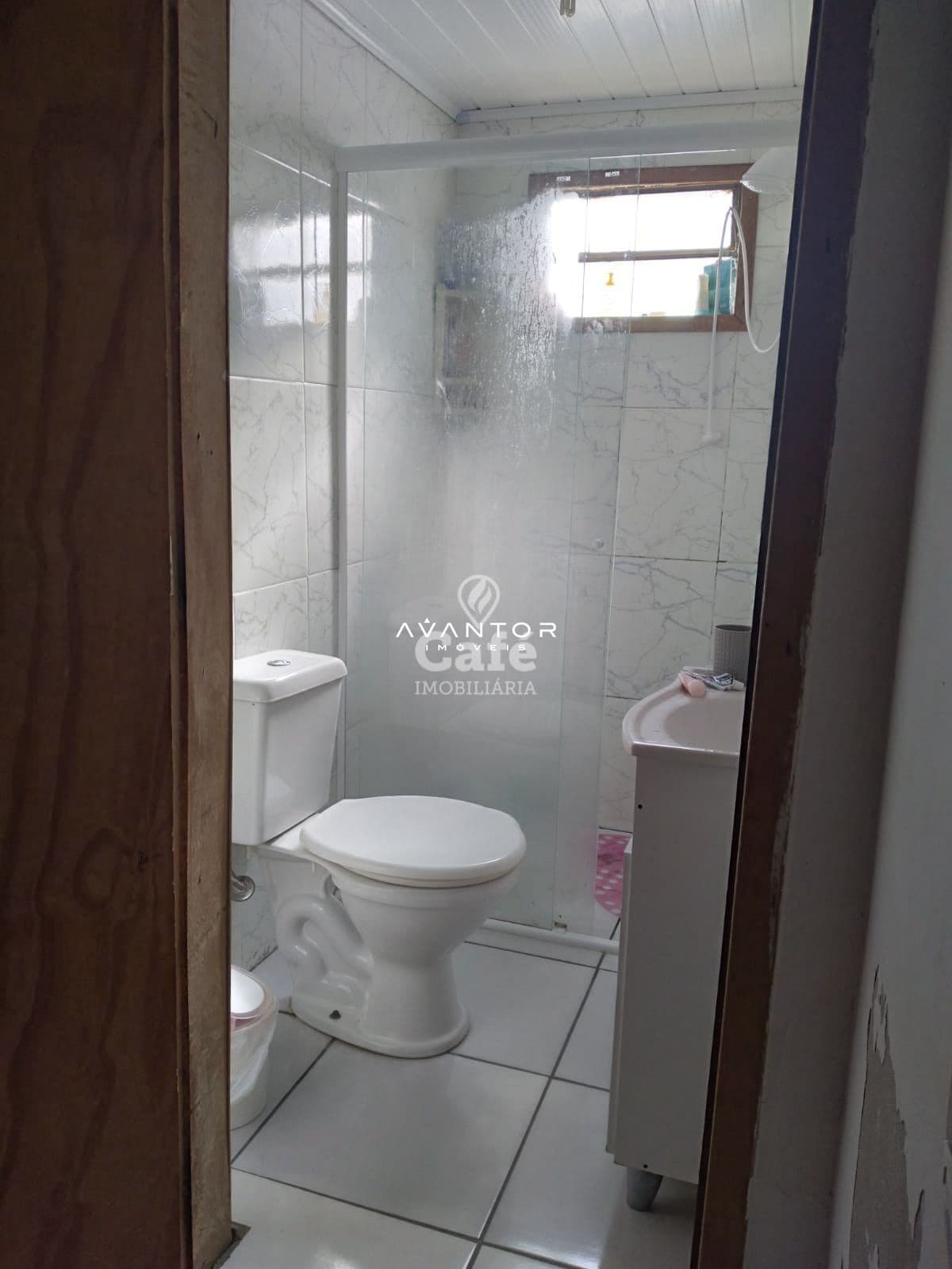 Sobrado De 5 Dormitórios, Suíte, Sala de Estar, 2 Banheiros, Cozinha, Área de Serviço, Var — Casa com 5 quartos à venda em Nossa Senhora Medianeira, Santa Maria/RS
