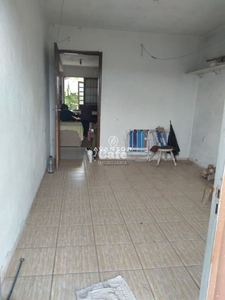 Sobrado De 5 Dormitórios, Suíte, Sala de Estar, 2 Banheiros, Cozinha, Área de Serviço, Var — Casa com 5 quartos à venda em Nossa Senhora Medianeira, Santa Maria/RS