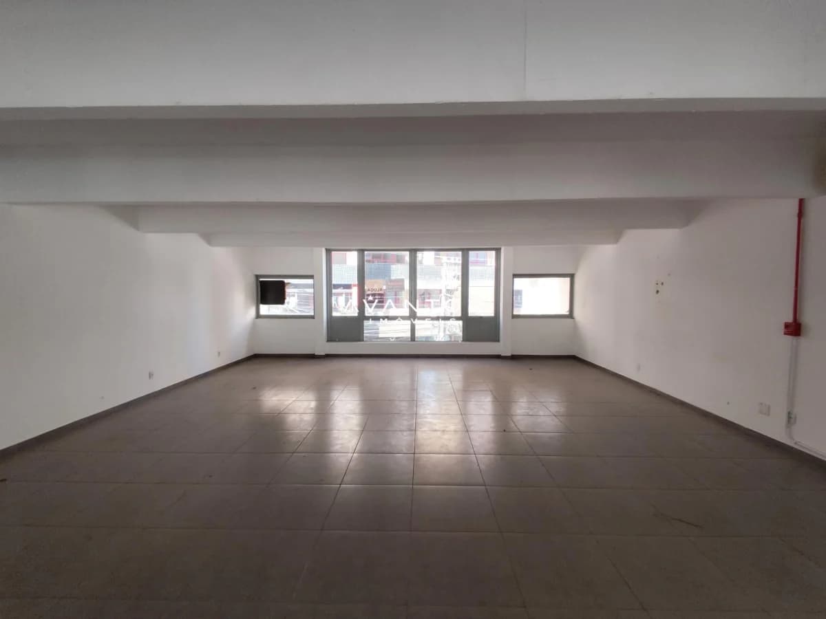 Salão comercial com piso de cerâmica — Sala Comercial com 2 salas à venda em Centro, Santa Maria/RS