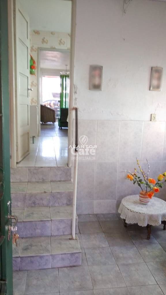 Casa De 3 Dormitórios, Sala de Estar, (2) Banheiros, Cozinha, Área de Serviço, Garagem e P — Casa com 3 quartos à venda em Pé de Plátano, Santa Maria/RS