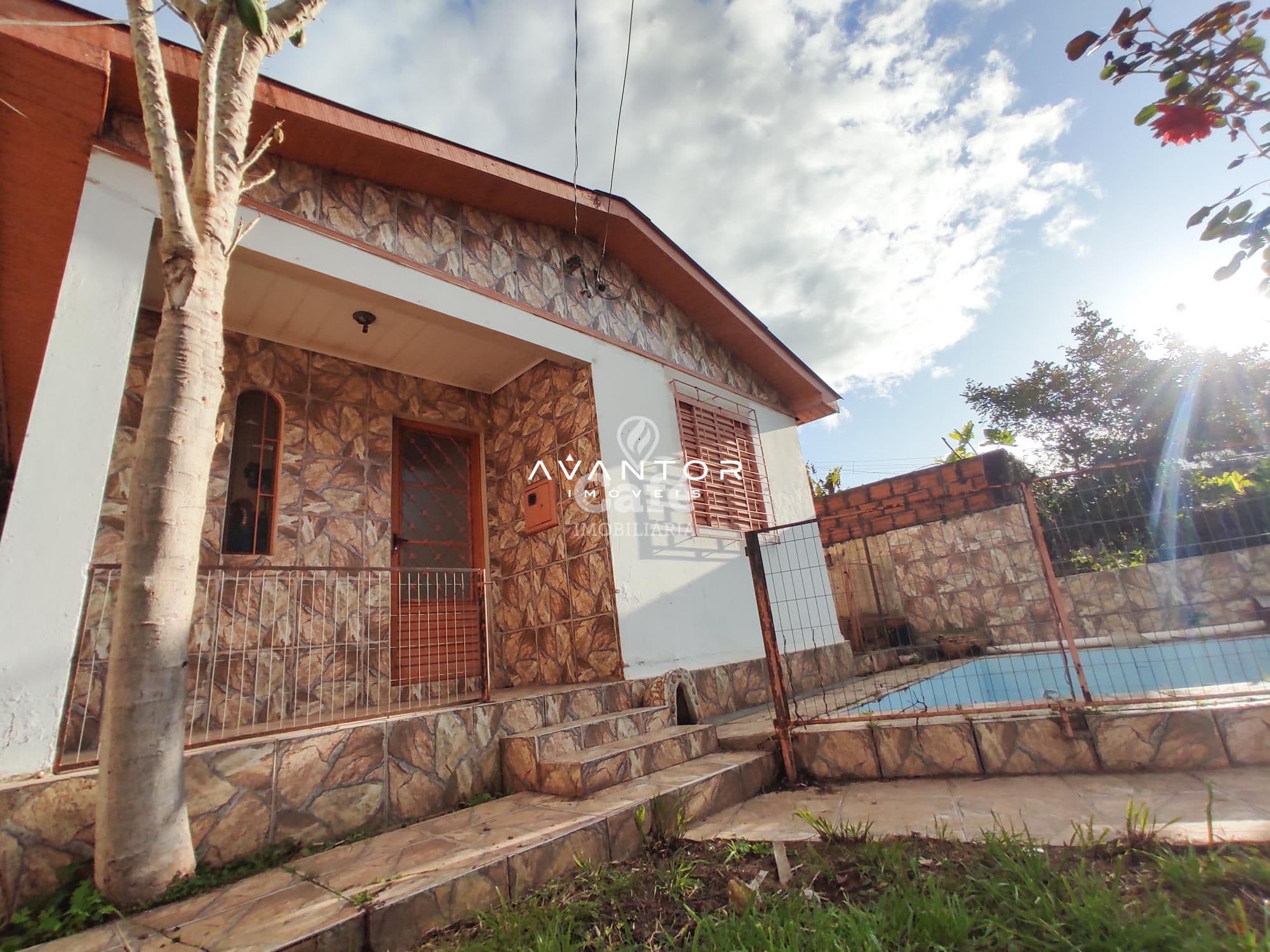 Fachada da casa com sacada — Casa com 3 quartos à venda em Pinheiro Machado, Santa Maria/RS