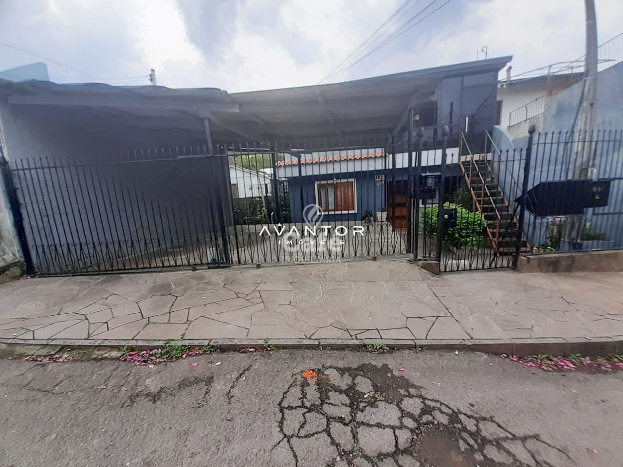 Casa 5 dormitórios sendo 2 suites — Casa com 5 quartos à venda em Nossa Senhora do Perpétuo Socorro, Santa Maria/RS
