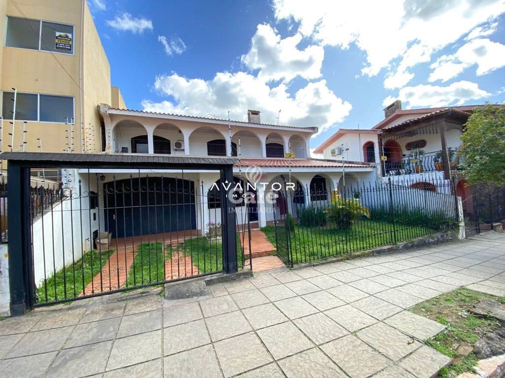 Fachada da casa com garagem — Casa com 4 quartos à venda em Centro, São Sepé/RS