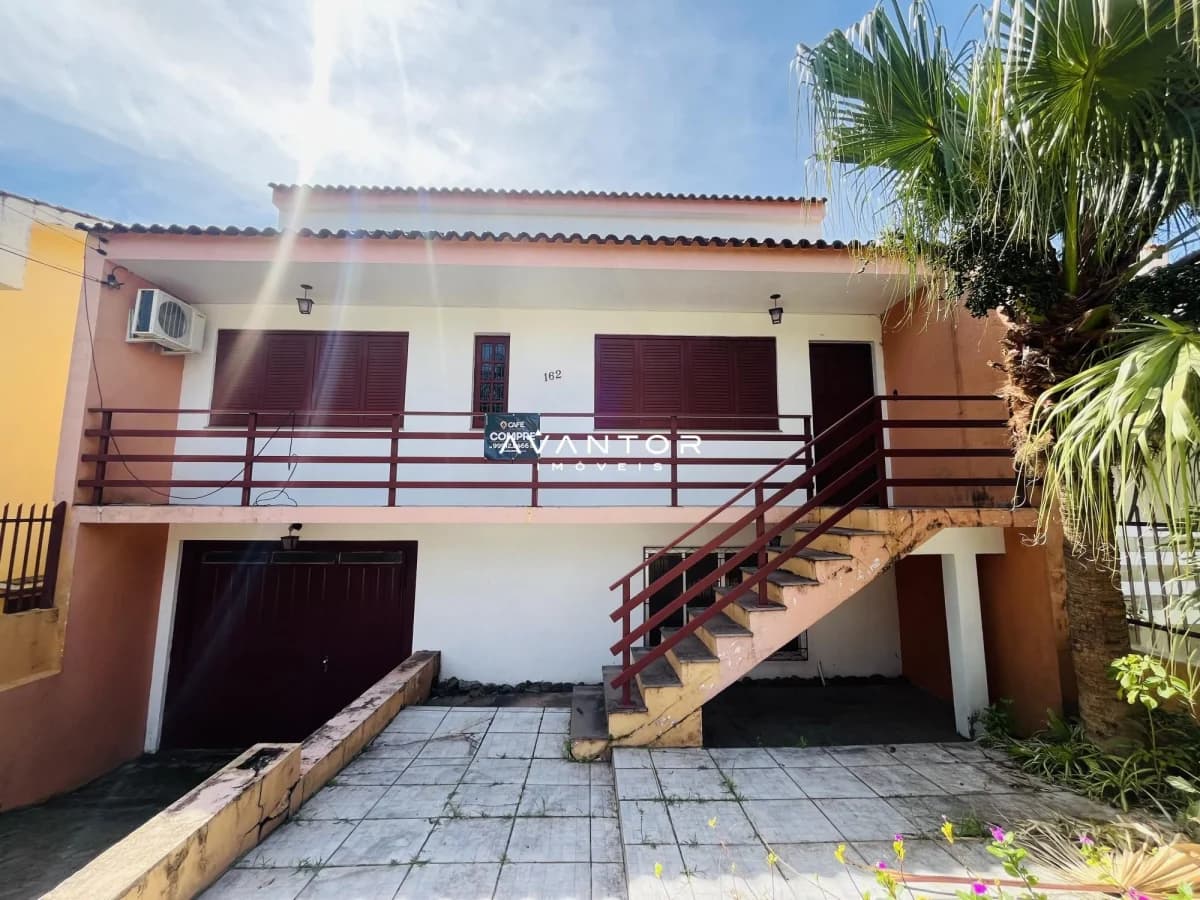 Fachada da casa com garagem — Casa com 4 quartos à venda em São José, Santa Maria/RS