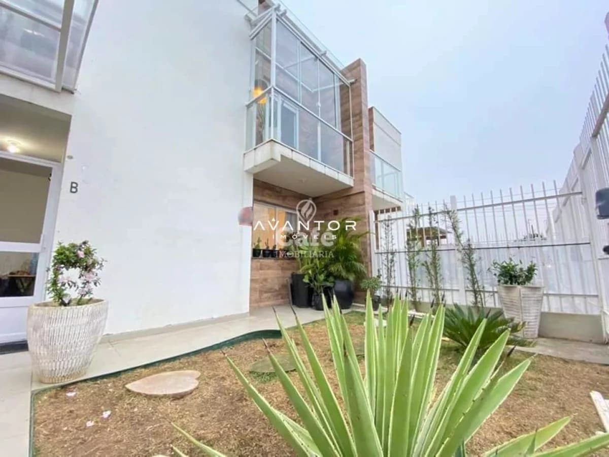 Fachada do prédio com pátio interno — Casa com 2 quartos à venda em Nossa Senhora Medianeira, Santa Maria/RS