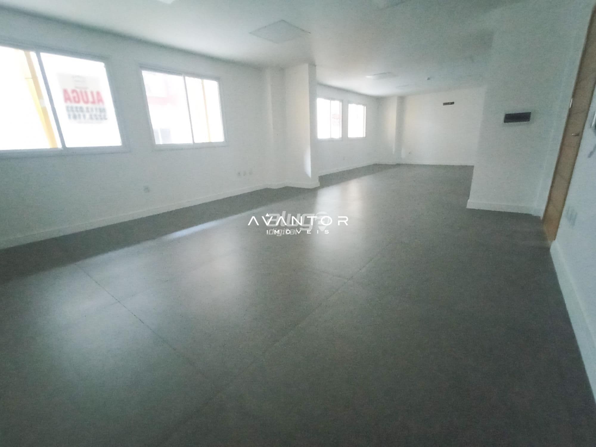 Sala Comercial Alto Padrão com Banheiro, Copa e Garagem No Residencial Espirito Santo — Sala Comercial com 2 salas para alugar em Centro, Santa Maria/RS