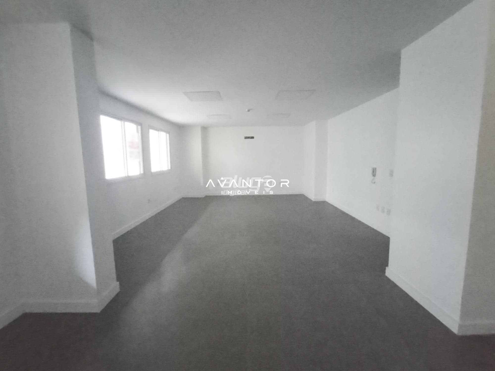 Sala Comercial Alto Padrão com Banheiro, Copa e Garagem No Residencial Espirito Santo — Sala Comercial com 2 salas para alugar em Centro, Santa Maria/RS