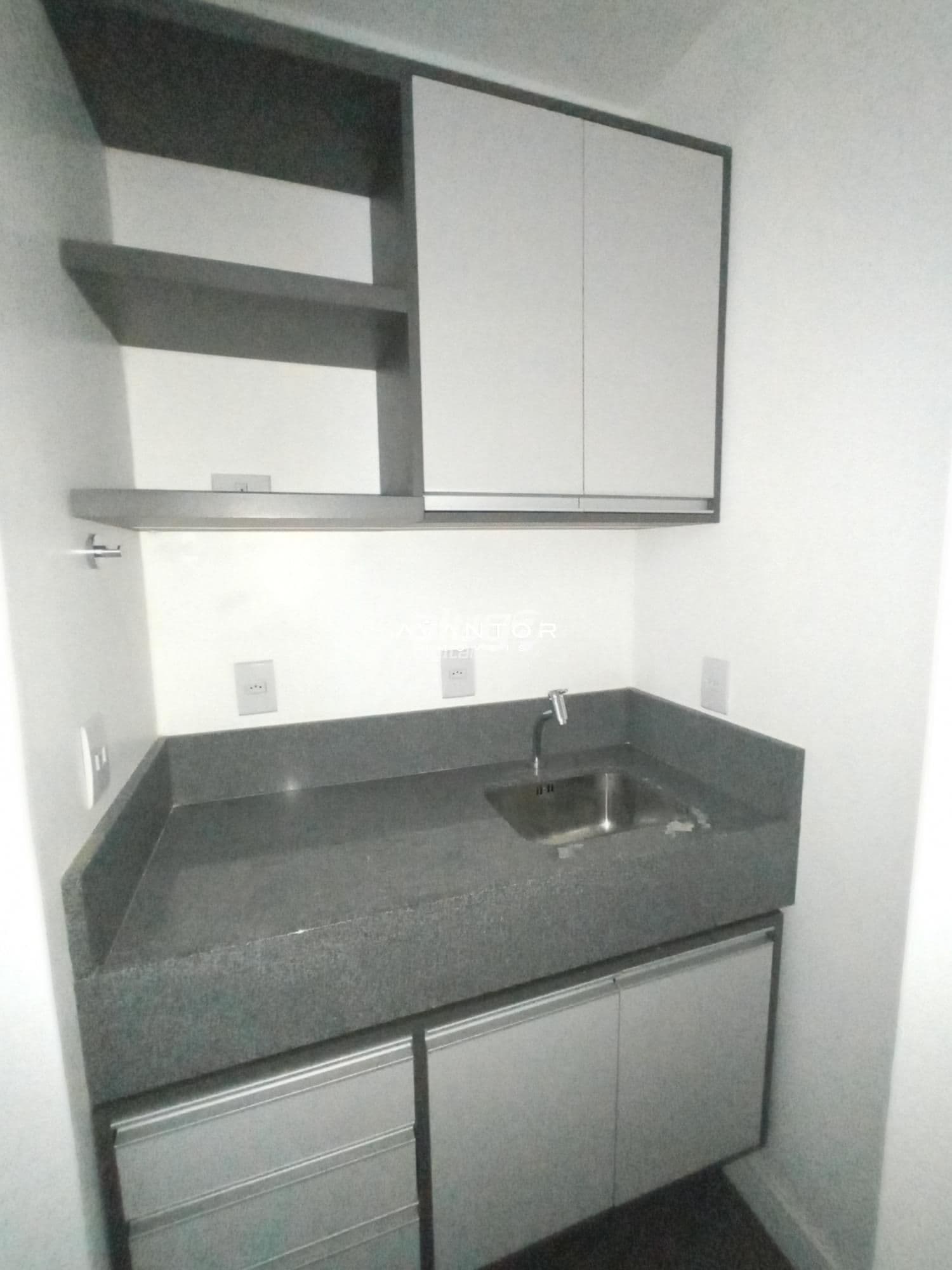 Sala Comercial Alto Padrão com Banheiro, Copa e Garagem No Residencial Espirito Santo — Sala Comercial com 2 salas para alugar em Centro, Santa Maria/RS