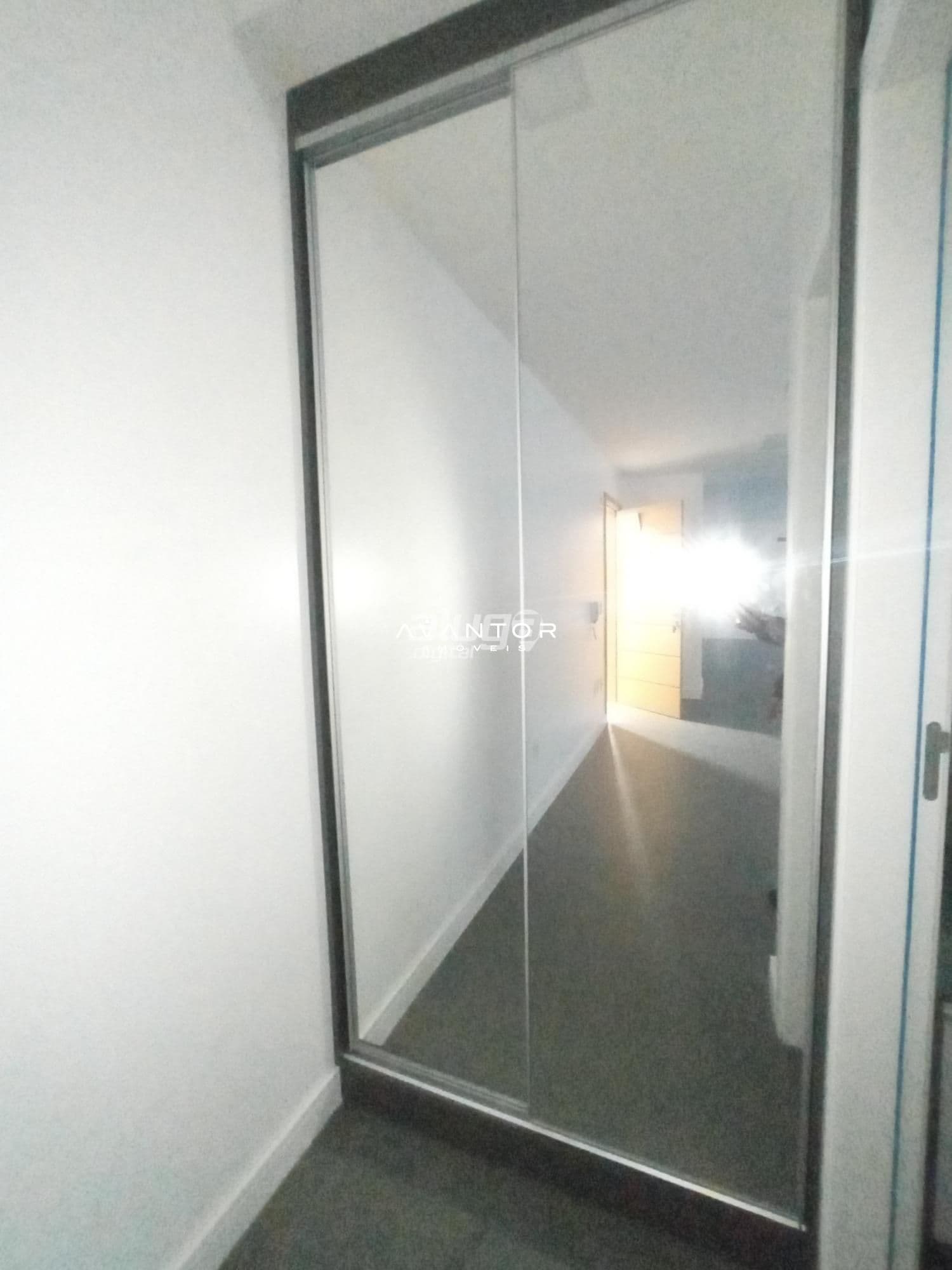 Sala Comercial Alto Padrão com Banheiro, Copa e Garagem No Residencial Espirito Santo — Sala Comercial com 2 salas para alugar em Centro, Santa Maria/RS