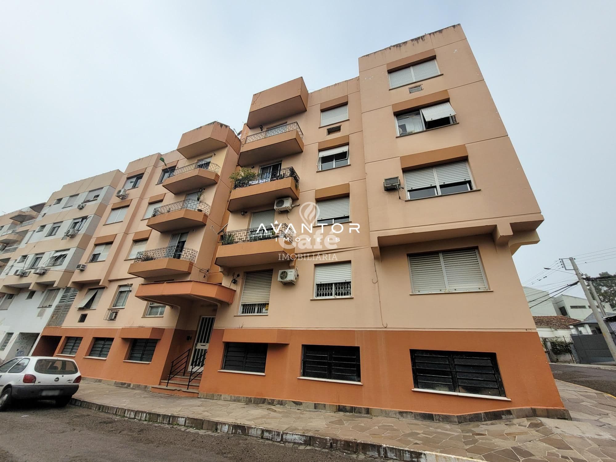 Fachada do prédio com sacadas — Apartamento com 3 quartos à venda no Edifício Jupiter, em Centro, Santa Maria/RS