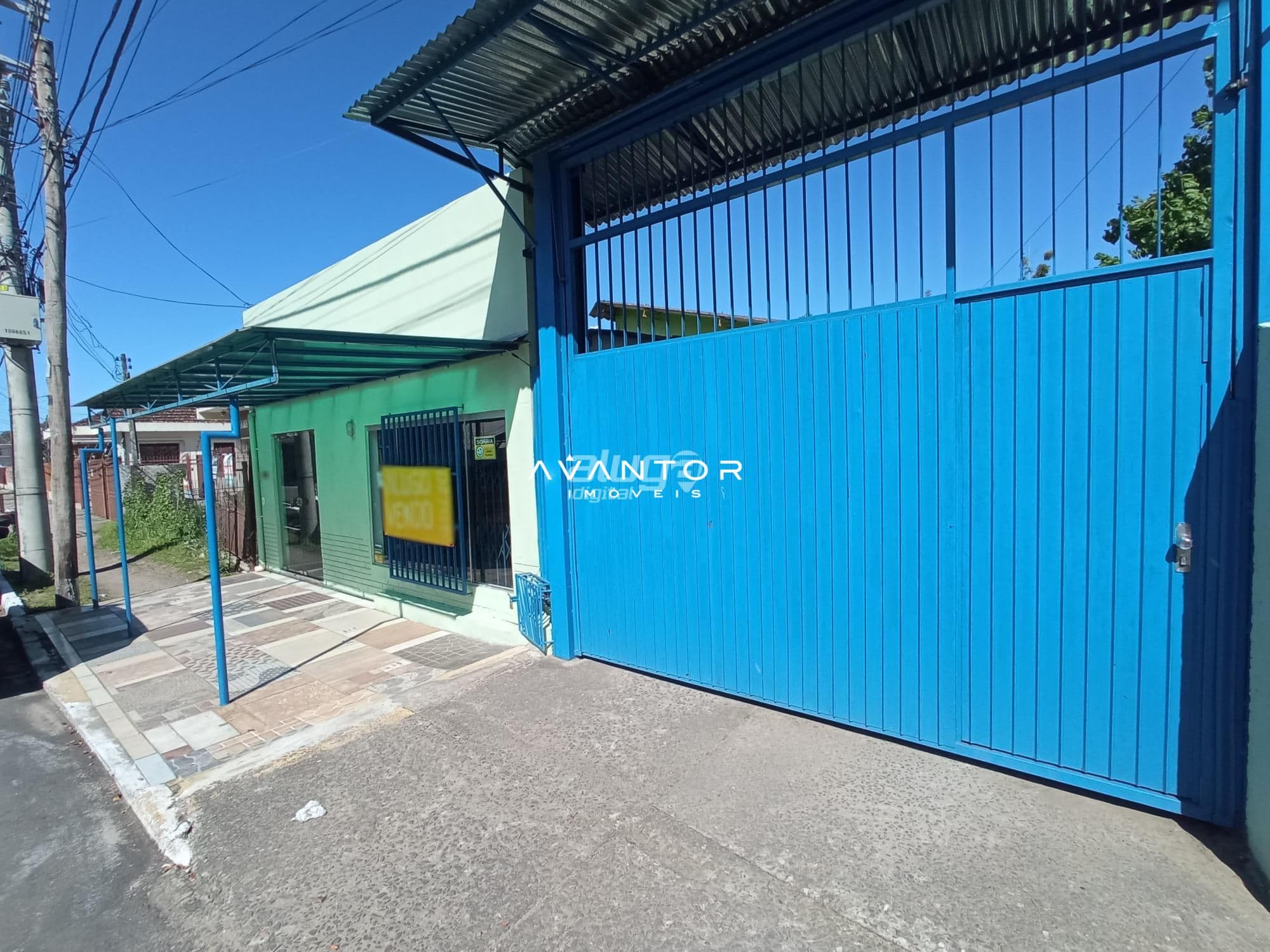 Sala Comercial Ampla com Banheiro e Estacionamento no Bairro Duque de Caxias — Sala Comercial com 1 sala à venda em Duque de Caxias, Santa Maria/RS