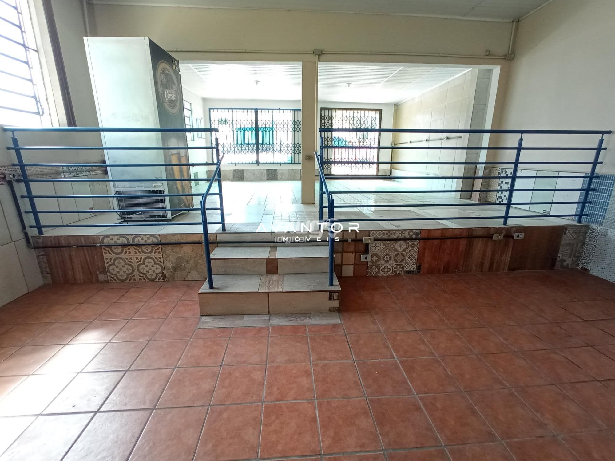 Sala Comercial Ampla com Banheiro e Estacionamento no Bairro Duque de Caxias — Sala Comercial com 1 sala à venda em Duque de Caxias, Santa Maria/RS